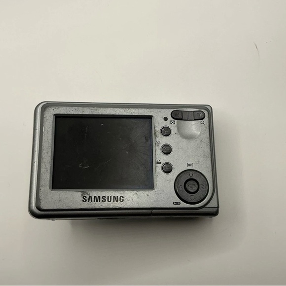 Samsung Digimax D53 5.0MP Compact Digital Camera - Picture 2 of 5